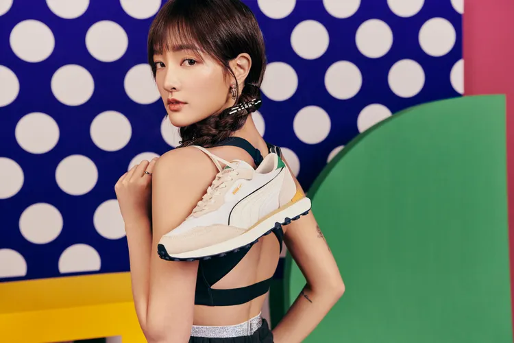 鞋款從Rider OG與90年代田徑鞋釘元素汲取設計靈感。品牌提供