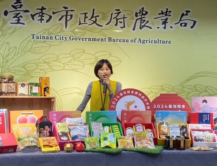 相關好禮可在10大限定專售店買到。農業局提供