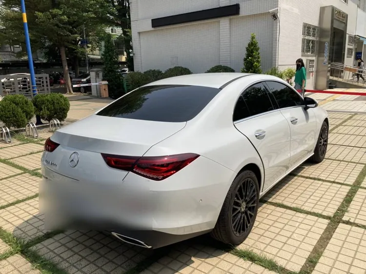 警方查扣嫌犯名下的賓士車。民眾提供