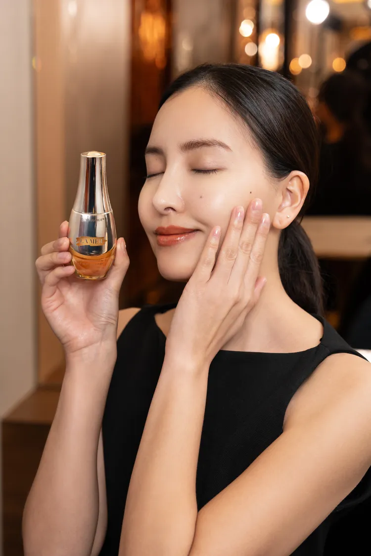 LA MER在1月搶先全球於台灣上市創世紀原晶逆時金萃。品牌提供