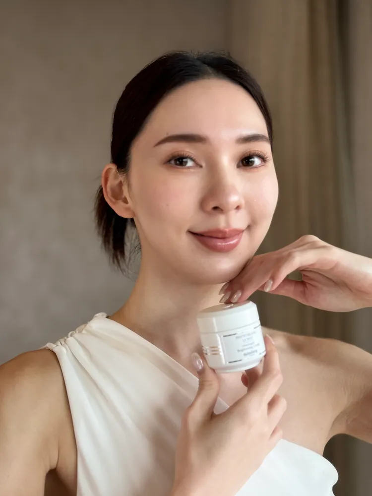 Sisley璀璨鑽白夜間水光晶凝露主打夜間使用。張家玲攝