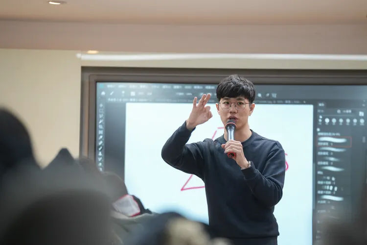 來自醒吾科技大學數位設計系的講師孟宗儒，以手繪與電繪美術風格設計專長。校方提供