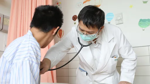 爸爸愛抽電子煙 1家6口全狂咳 醫師:全家都氣喘了