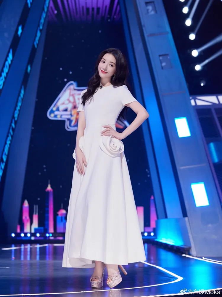 方媛上節目表現落落大方。翻攝方媛微博