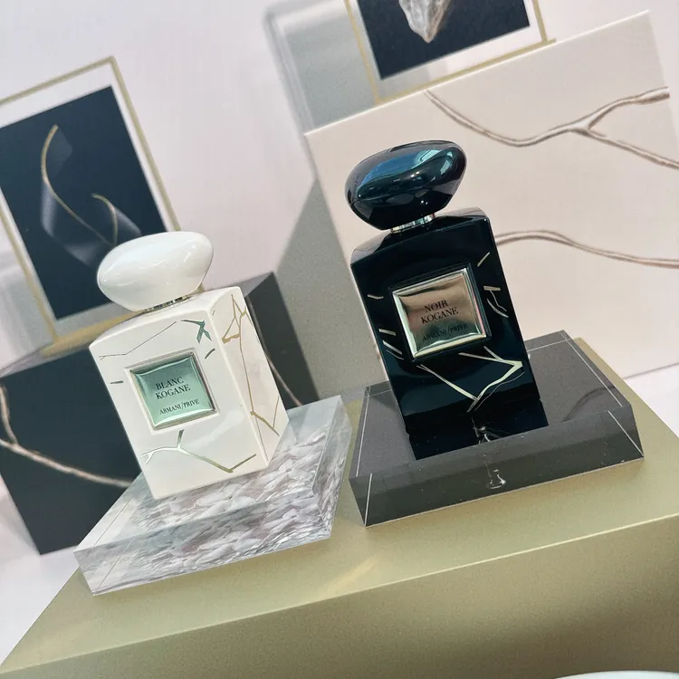 ARMANI/PRIVÉ高級訂製香水寰遊系列璨白金繼（左）和黑冽金繼（右）香氛，各100ml／1萬3800元。張家玲攝