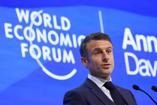 法總統促生育政策惹議 女權人士:別管我們的子宮