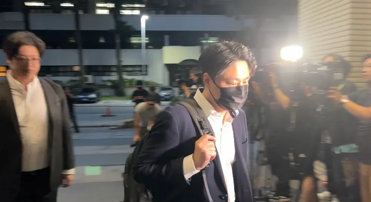 律師陳達德（左）替炎亞綸辯護。資料照片