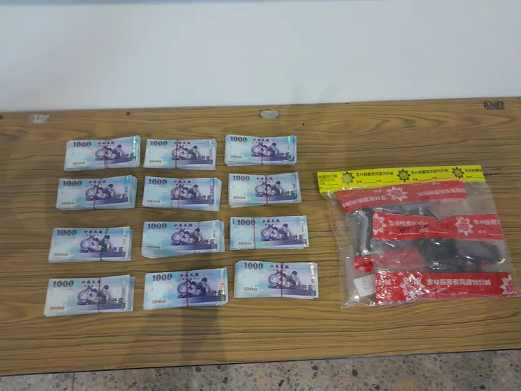 林嫌持槍搶走友人張男240萬元，花到只剩123萬。警方提供