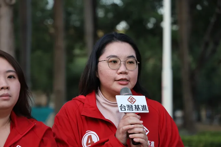 黃馨瑩懇請大家政黨票投4號、力挺台灣基進進入國會。台灣基進提供