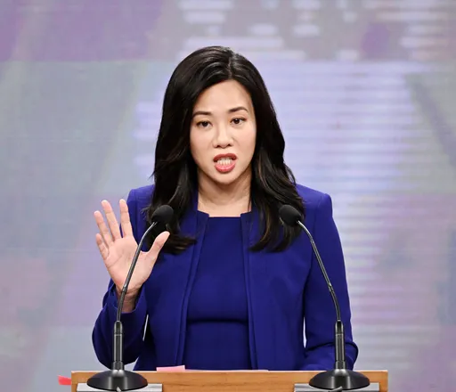 副手辯論|吳欣盈喊台灣需要嗡嗡嗡 「政治不該變成一場表演」