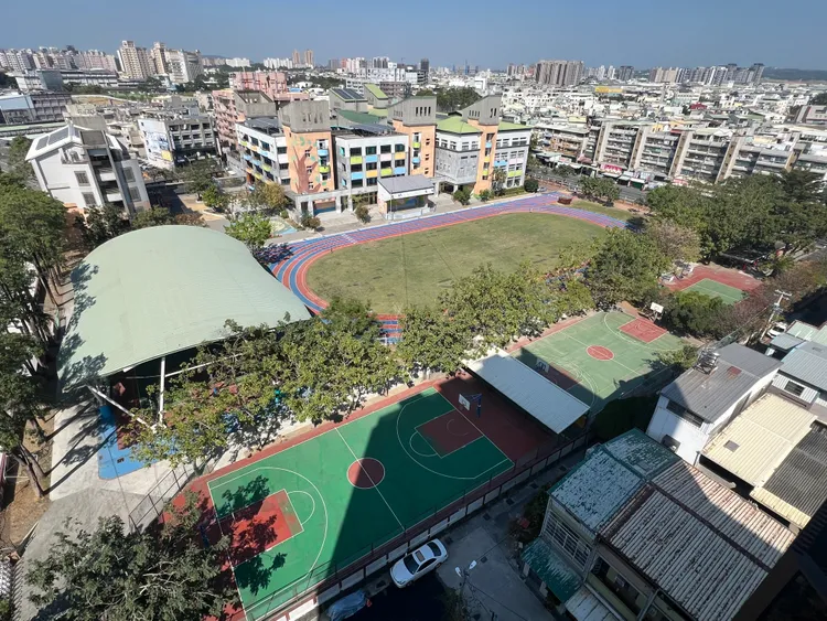 「麗晶森學」具備永久校園視野，並在具備人口紅利的鳳山區。葉家銘攝