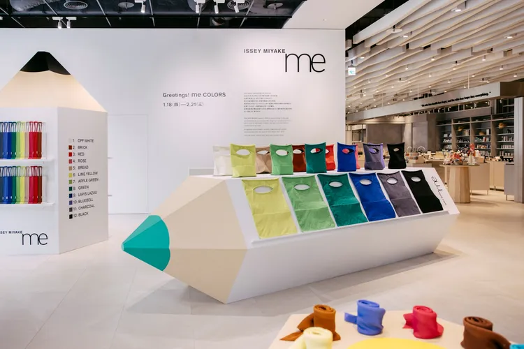 由針織面料製成的12色昆布包兼顧柔軟與挺度。品牌提供