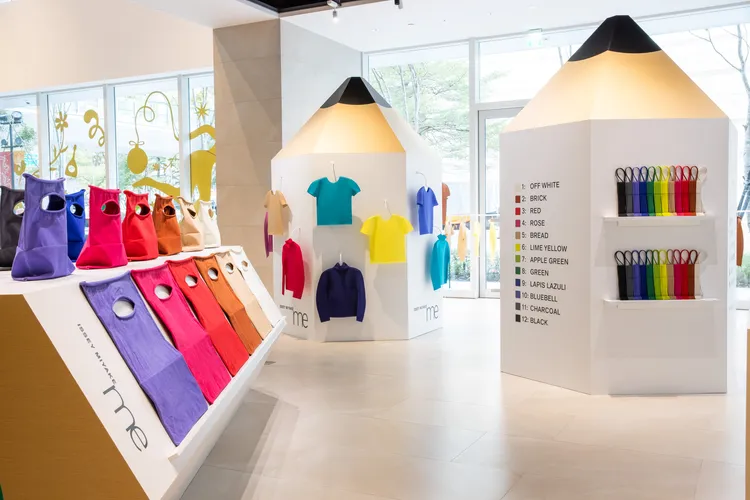 皺褶是me ISSEY MIYAKE最經典的設計。品牌提供