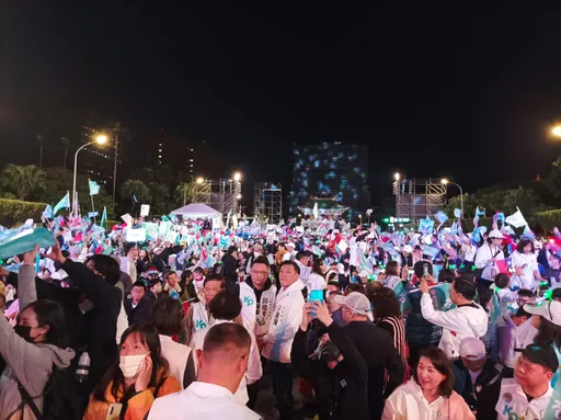 有片|柯文哲凱道選前之夜破20萬人! 線上直播狂吸15萬柯粉