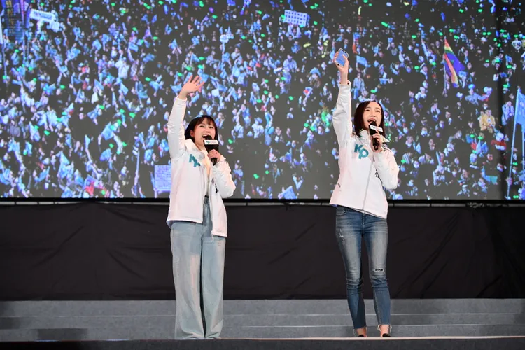 現場喊出已破10萬人。攝影中心