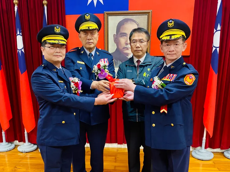 南市刑大大隊長張文源(右)。王志弘攝