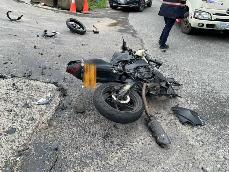 機車幾乎淪為廢鐵。龜山警分局提供