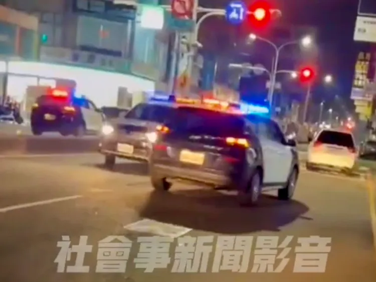 白車擺脫包圍，開往台南方向。取自社會事