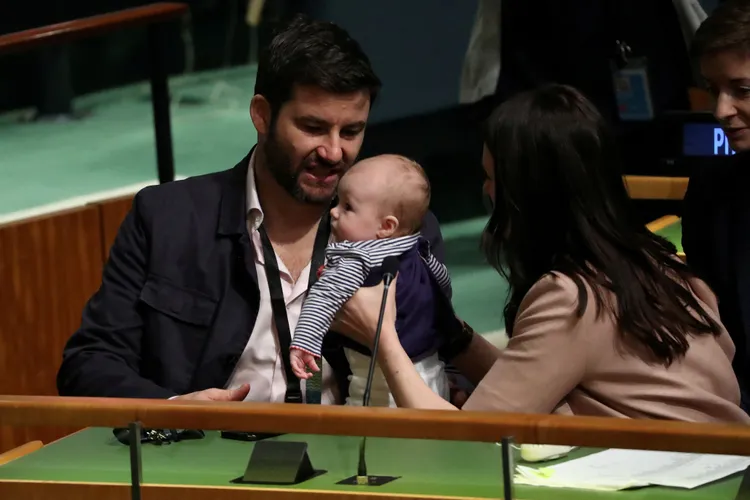 阿爾登2018年9月24日帶著女兒在紐約市出席聯合國會議。路透社