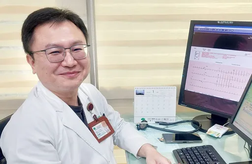 大叔帶球上籃險遭少年仔蓋火鍋 心臟猛然跳動竟是這原因