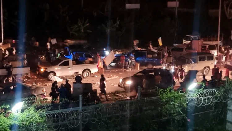 巴布亞紐幾內亞首都莫士比港，昨晚出現多起打家劫舍、縱火案。路透社