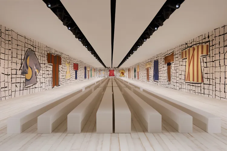 秀場牆面佈置了藝術家Isabella Ducrot裝置藝術作品《Big Aura》。品牌提供