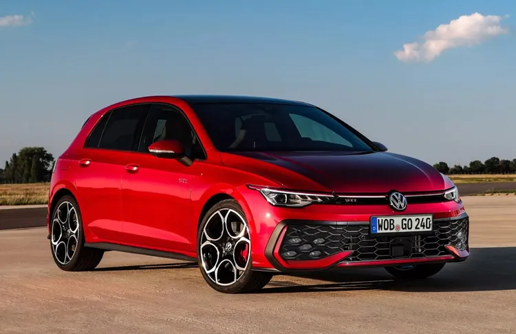 Golf GTI仍然採用的2.0升EA888汽油渦輪動力，原先馬力輸出245匹，小改後是否進一步提升目前仍未有進一步訊息。原廠照片