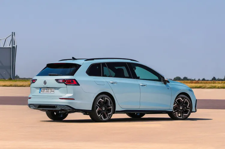 車尾透過燈組內部的排列改變及升級，帶來更具質感的視覺感受。圖為Variant旅行車版本。原廠照片