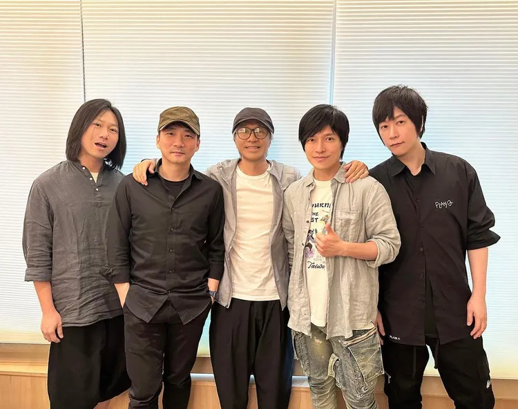 周星馳去年和五月天合體。翻攝周星馳IG