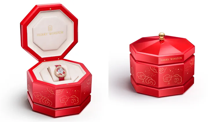 海瑞溫斯頓Moments 2024龍年限定腕錶，裝載於紅色中式八角禮盒中。品牌提供