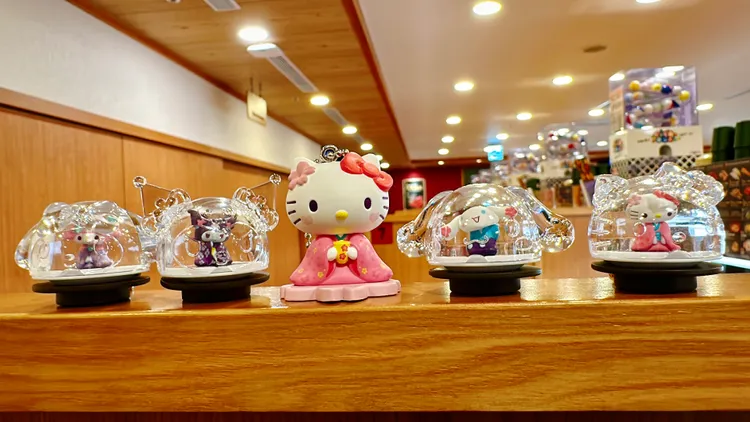 藏壽司X三麗鷗鮮度君吊飾。業者提供