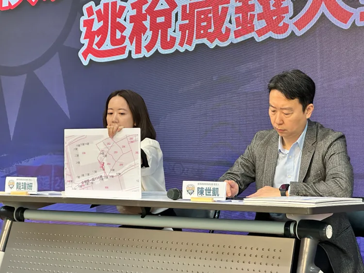 戴瑋姍拆解地號。潘袁詩羽攝