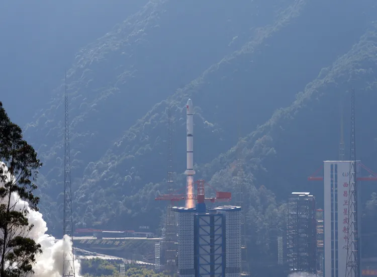 中國1月9日下午發布長征二號火箭搭載衛星升空畫面。新華社