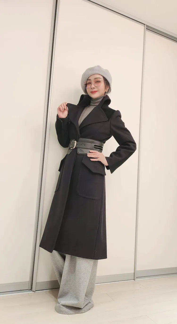 陳美鳳曬20年前大衣，依舊不退流行。翻攝臉書「陳美鳳 MeiFen」