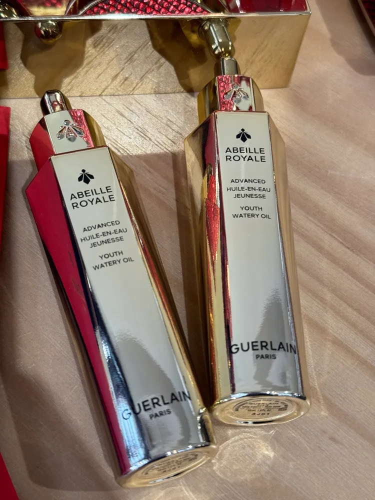 嬌蘭皇家蜂王乳平衡油金燦蜂年限定版， 各50ml／5530元。張家玲攝