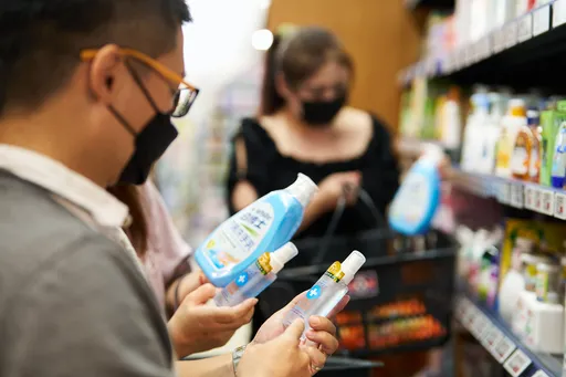 止咳神物全聯現蹤！長髮妹掃貨3條備用　內行人：還可泡水化開喝