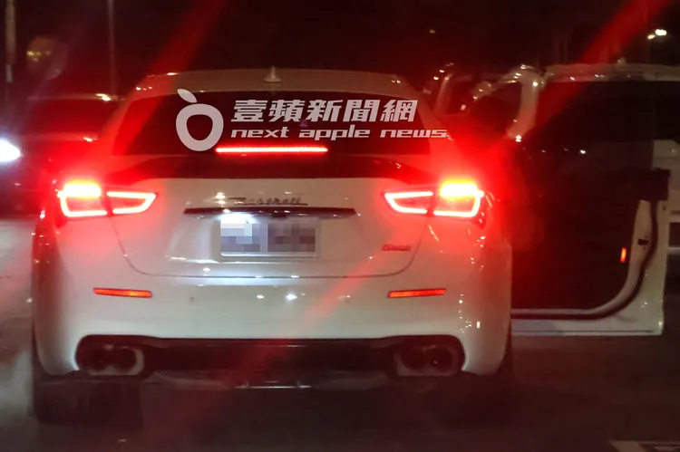 「纖細妹」和Gino心有靈犀，熟門熟路的跳上副駕駛座，默契十足。特勤中心攝