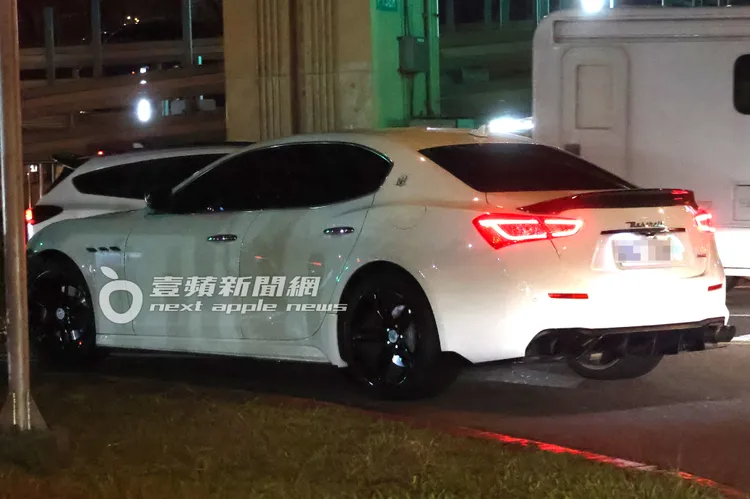 Gino當天駕駛價值628萬元的Maserati Ghibli轎跑車載新歡出門吃晚餐。特勤中心攝