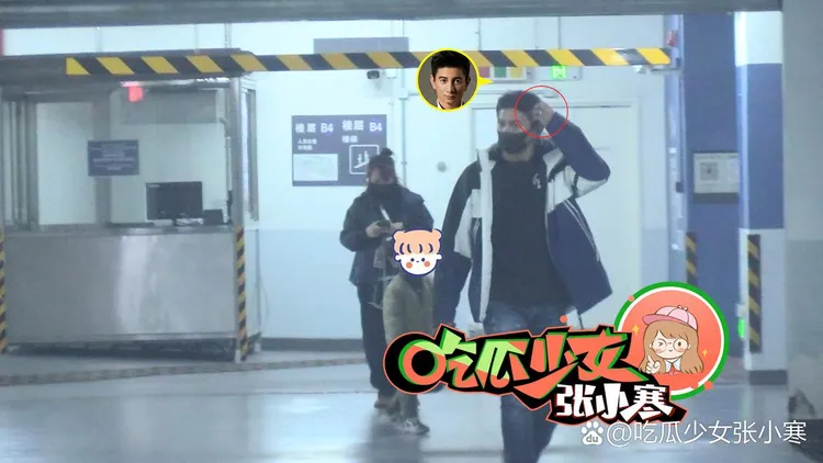 吳奇隆舉起左手撥頭髮，戒指很顯眼。翻攝吃瓜少女張小寒百度