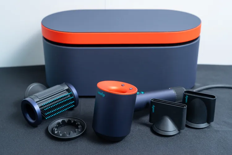 Dyson Supersonic吹風機搭配有4款磁吸式吹嘴，1萬4600元。品牌提供