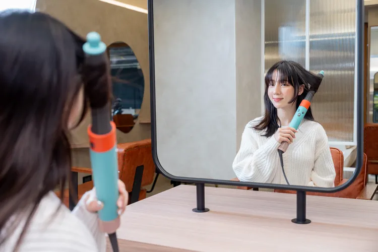 Dyson Airwrap造型器HS05搭配有6款配件與髮梳。品牌提供