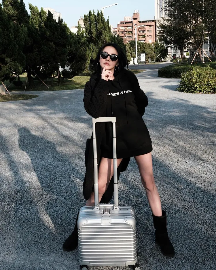 Lily的一雙美腿遺傳自小S。翻攝小S IG