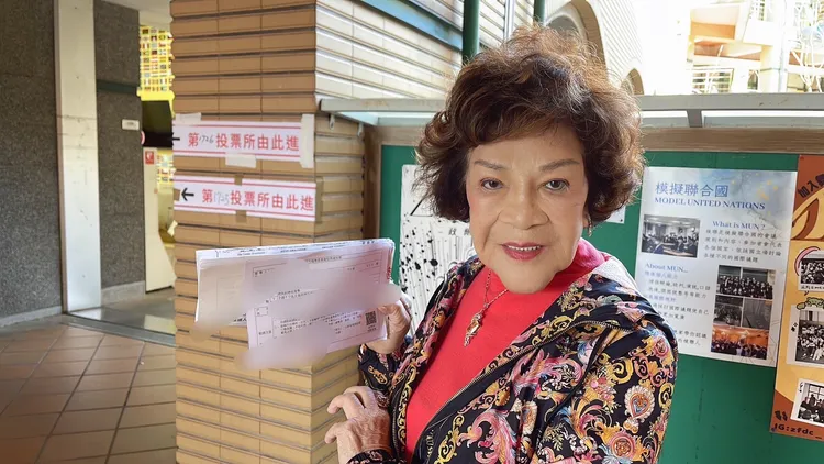 阿姑呼籲大家出門投票。