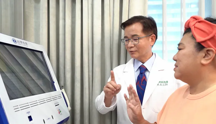 林美秀2021年因腳麻就醫，醫生診斷出腰椎滑脫，壓迫神經導致出現腳麻症狀，加上退化性關節炎、肌腱炎、肩膀沾黏，曾讓她痛不欲生！