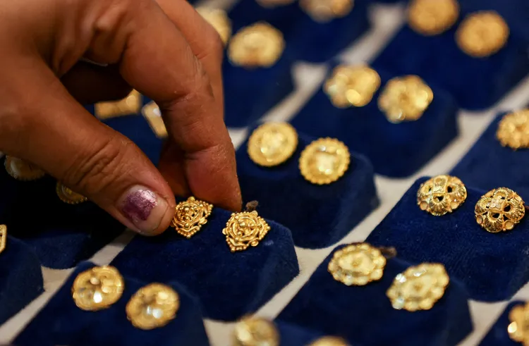 世界黃金協會預測，2024年全球黃金需求將獲「明顯」提振；圖為印度一間金飾店。路透社