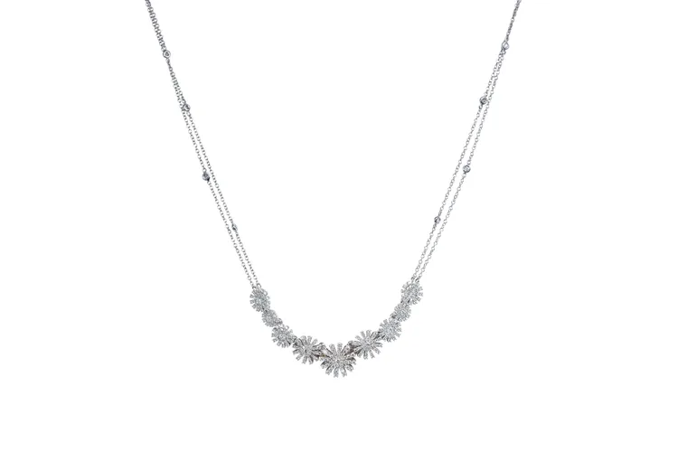 Margherita瑪格麗特18K白金9朵花型項鍊，45萬3000元。品牌提供