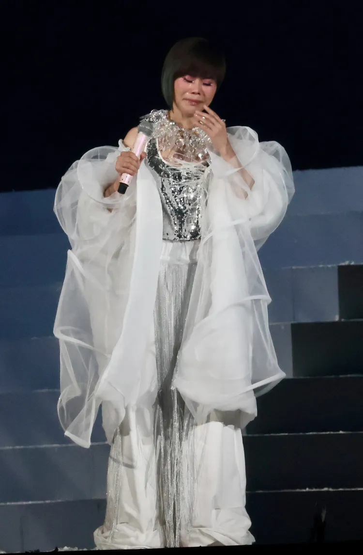 詹雅雯泣不成聲。彭欣偉攝