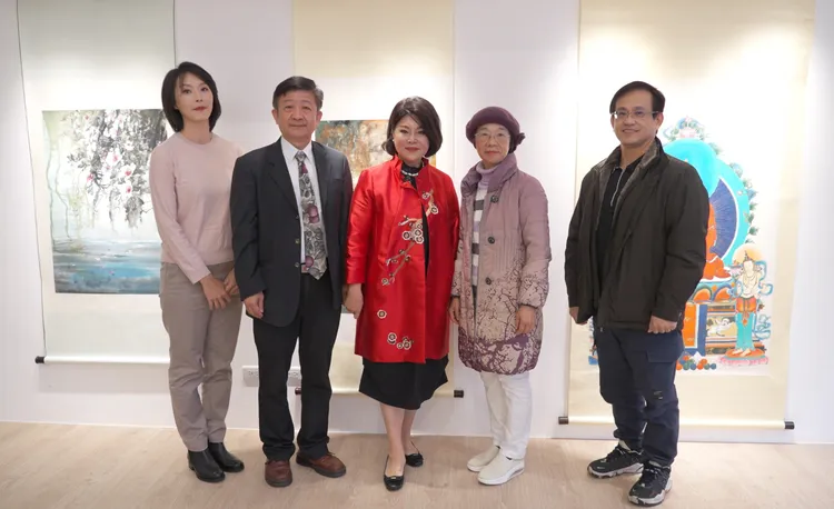 ▲(左起)麗空間執行長Beryl、沈政乾教授、謝麗美女士、好友施玉鳳、好友邵曼琦