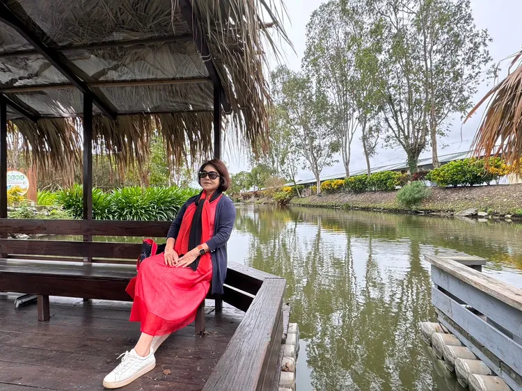 ▲謝麗美女士喜歡旅行，感受世界不同樣貌，從生活中汲取靈感！