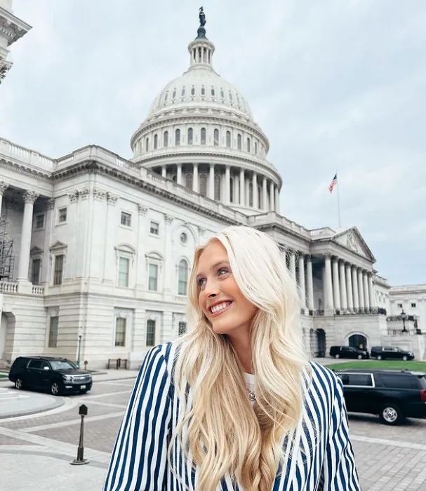 馬煦對公共政策很有興趣，背景為美國國會大廈。翻攝Instagram/Madison Marsh